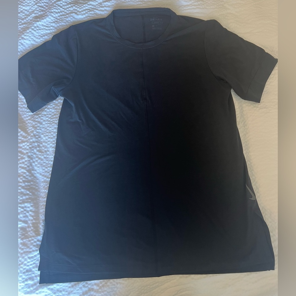Men’s Nike yoga t-shirt